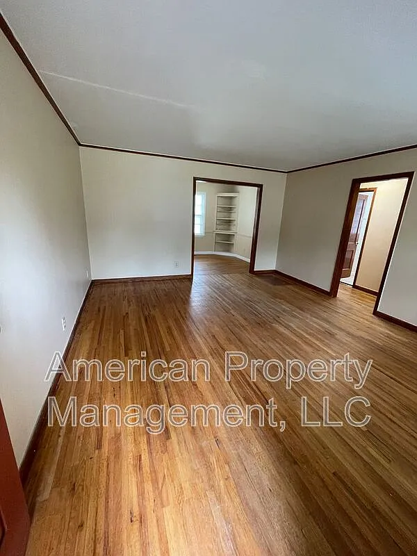 2 bed, 1.0 bath, 809 sqft, $1,299 — Photo 2