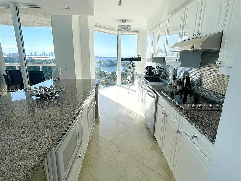 4775 Collins Ave #2305 — Photo 9