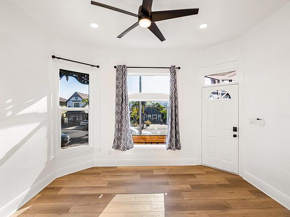 3rd image of 943 20th St #2