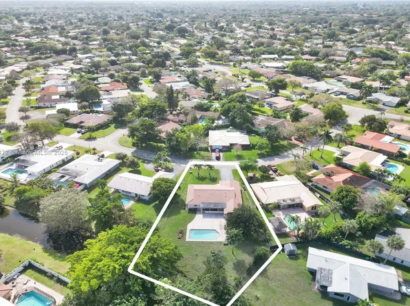 1368 NW 86th Way, Coral Springs, FL 33071