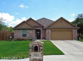 553 W Oak St, Decatur, TX 76234
