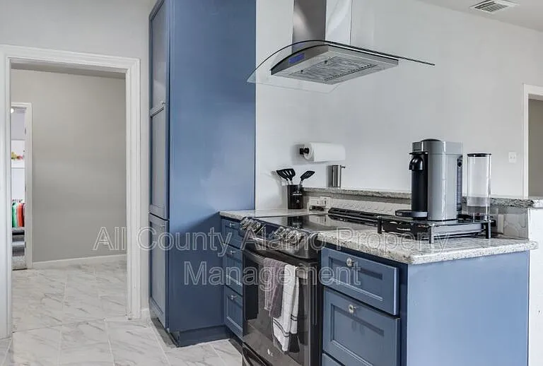 1031 W Gramercy Pl — Photo 6