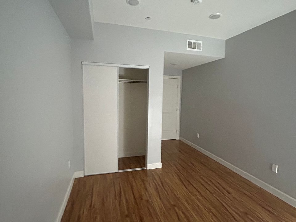 2nd image of 6715 Sylmar Ave
