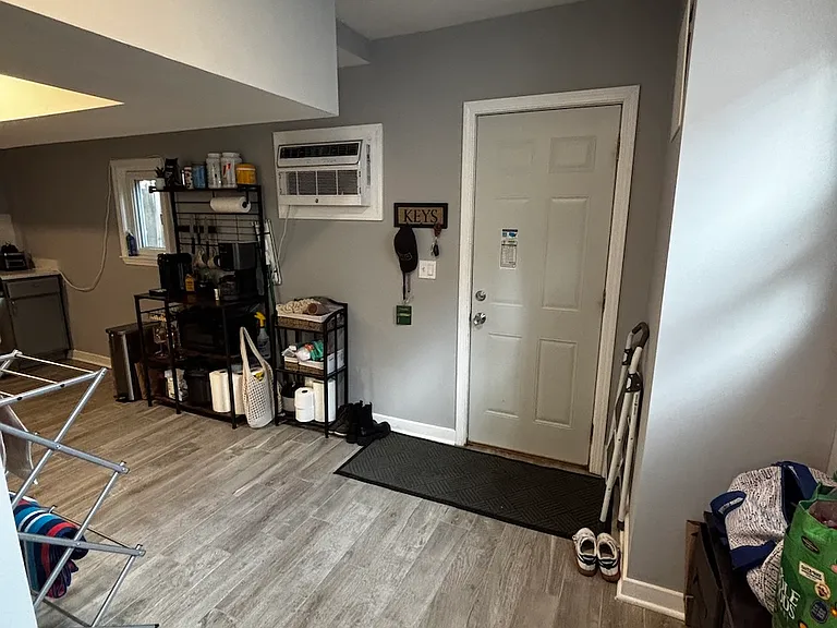 1021 W Wellington Ave #CH1 — Photo 2