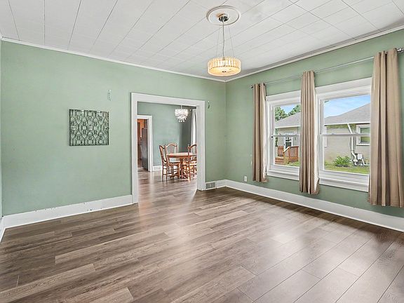 2nd image of 309 D Ave W