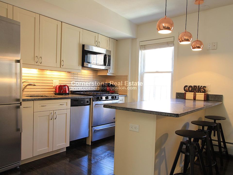 1st image of 39 Gray St #3