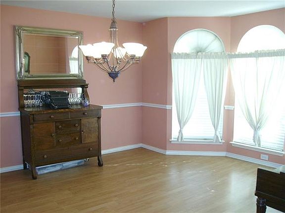 4th image of 1708 Lacy Ln