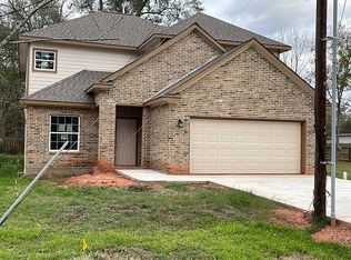 1011 N 8th St, Conroe, TX 77301