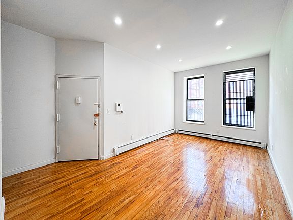 5th image of 372 Manhattan Ave APT 1B
