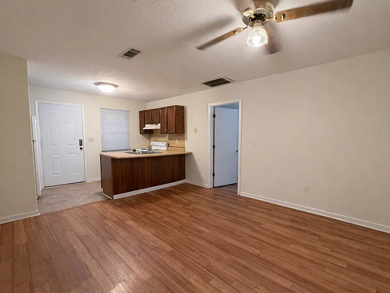 1170 Miller St #1 — Photo 6