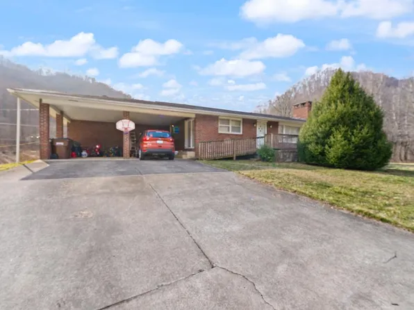 22 Triple Ln, Topmost, KY 41862