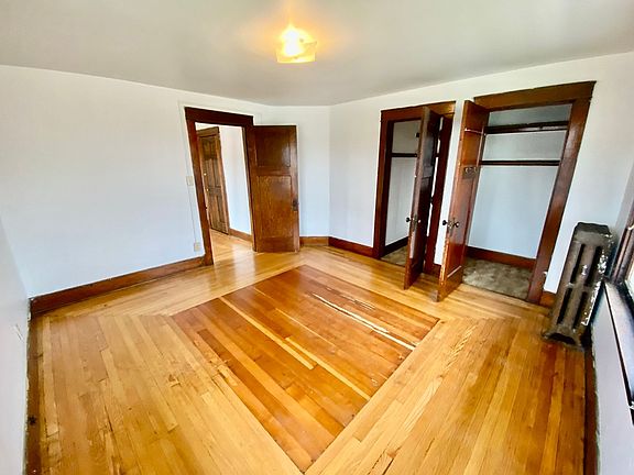 5th image of 921 W Cross St APT 4