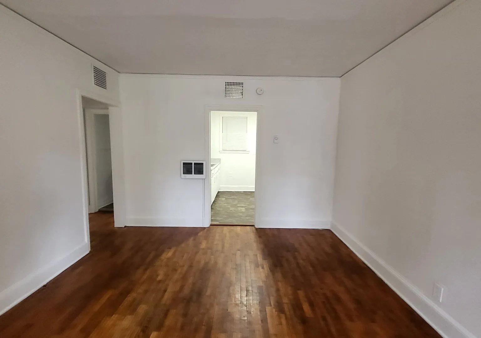 1 Woodlawn Ct — Photo 2