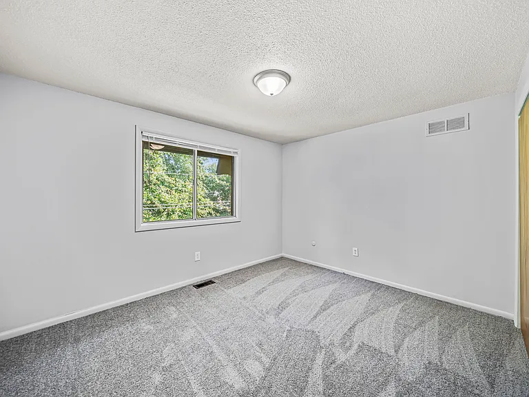 Heatherstone Apartments — Photo 51