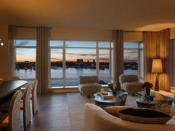 555 W 22nd St #20A, New York, NY 10011