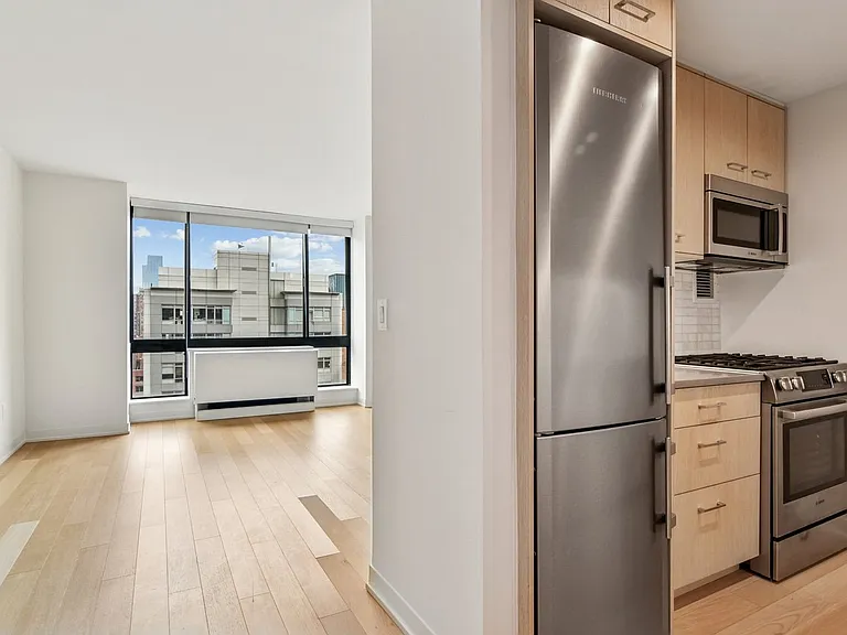 1 Columbus Pl #N15J — Photo 11