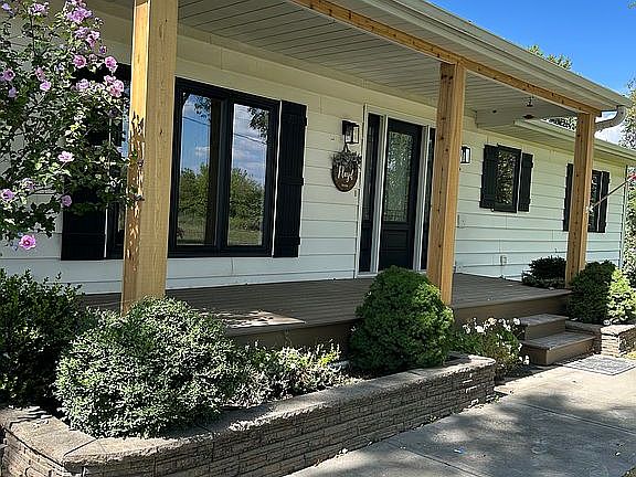 2nd image of 846 Grey Ridge Rd