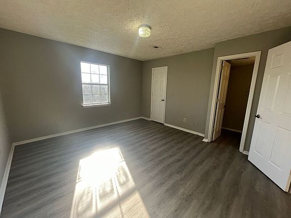 5th image of 3384 Shadowlawn Dr