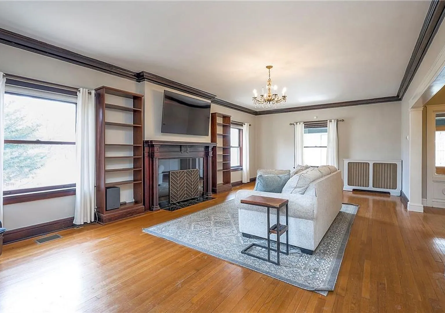 Historic Mid-Town Home with Room to Roam! — Photo 2