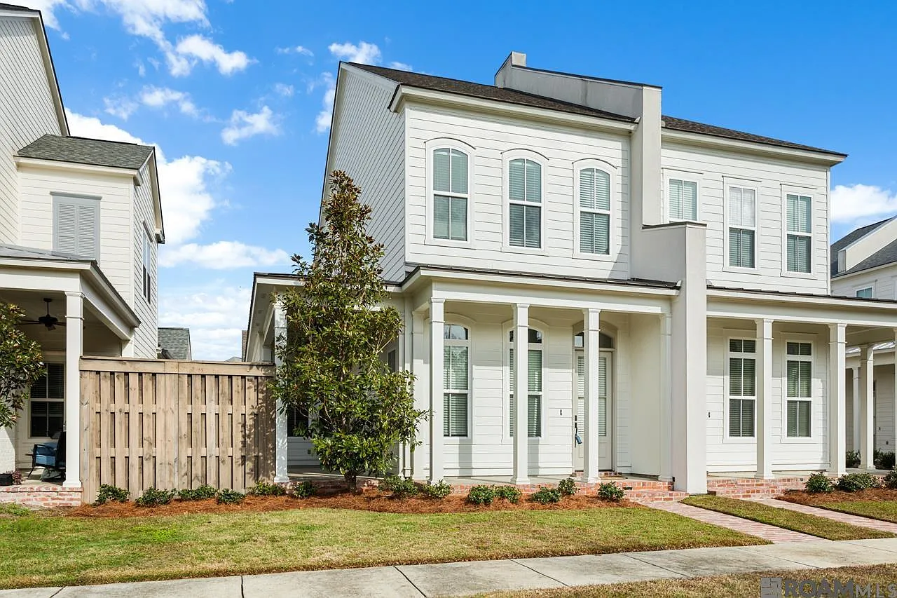 3 bed, 2005 sqft, $2,950 — Photo 1