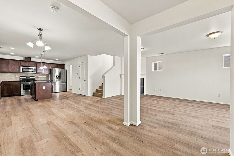 5th image of 9508 133rd Street E