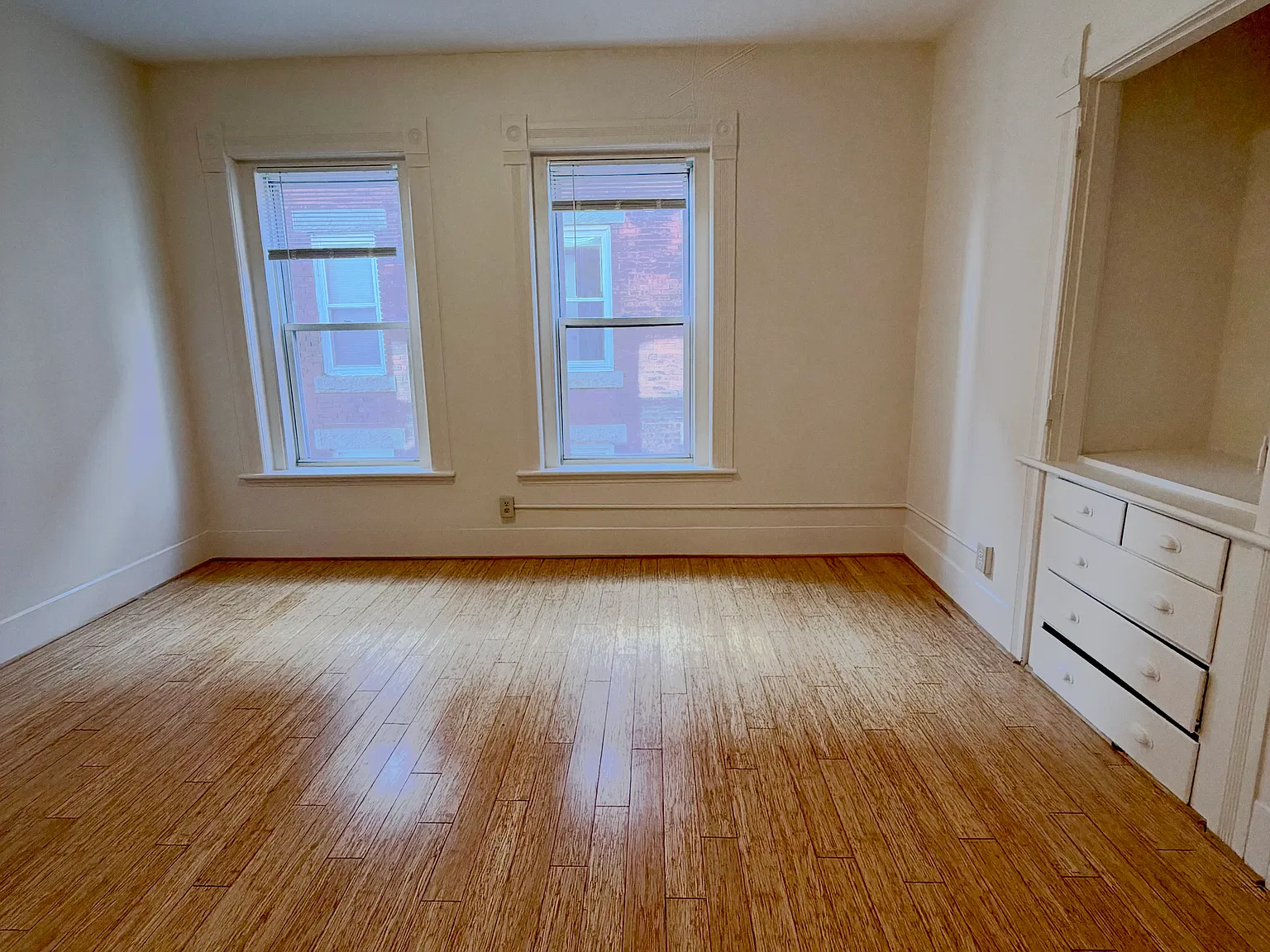 3 bed, 1070 sqft, $1,950 — Photo 4