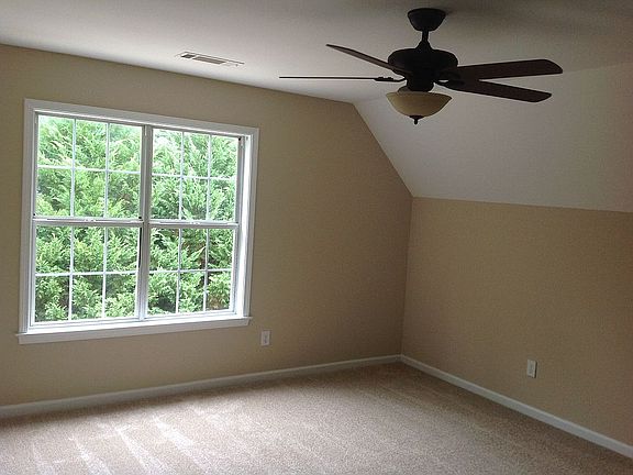 5th image of 290 Surrey Park Dr