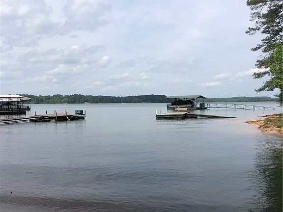 4th image of 25 Circle Dr