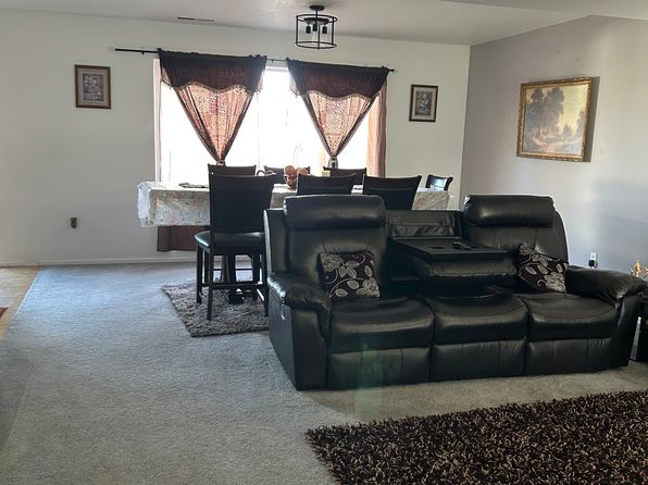 1913 Mirror Ct, Pueblo, CO 81004