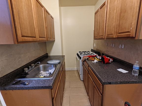 3rd image of 147-15 Northern Blvd #5P