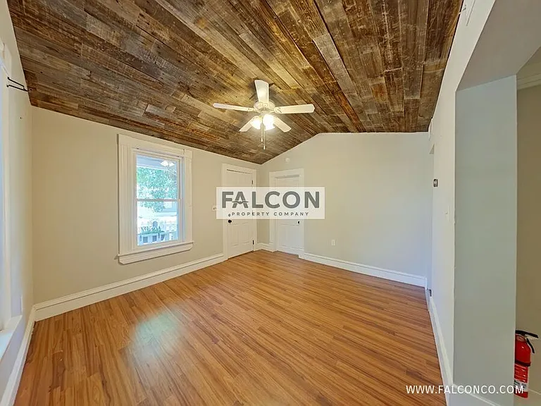 3006 W Pikes Peak Ave — Photo 2