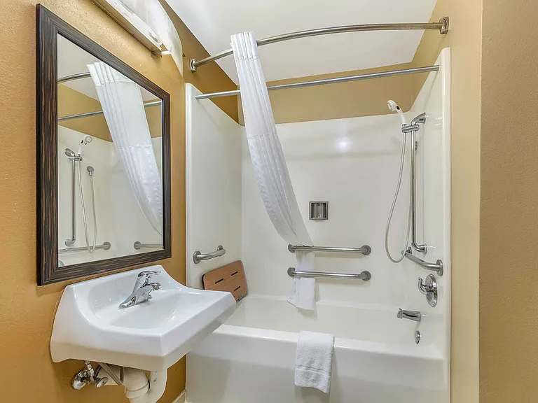 Studio Suite - 1 Queen Bed