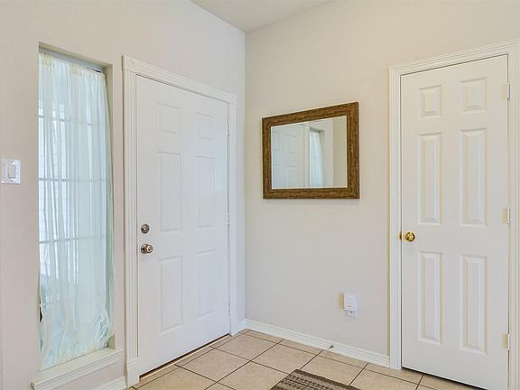 3rd image of 1202 Lexington Green Dr