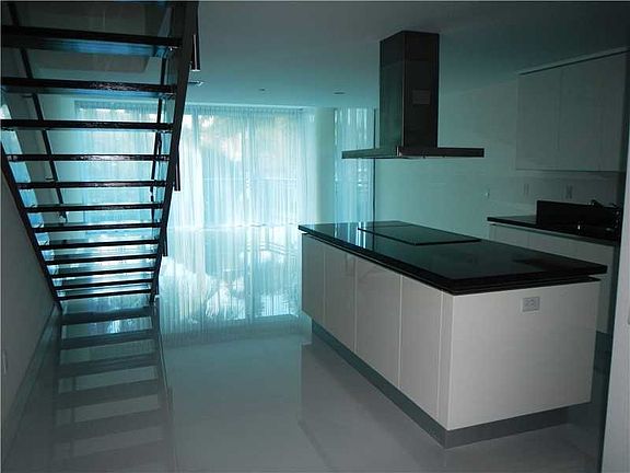 4th image of 2950 NE 188th St APT 101