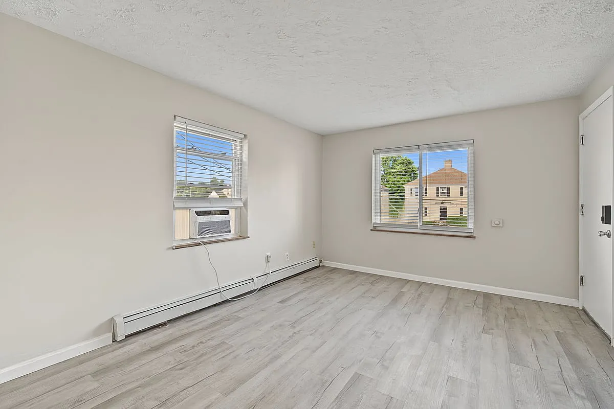 62 Gorman Lane Apt B — Photo 3