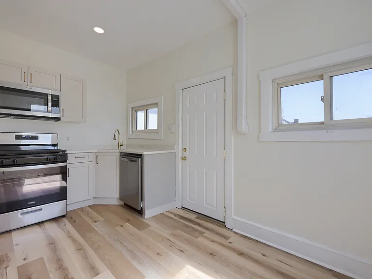 536 W James St #2 — Photo 9