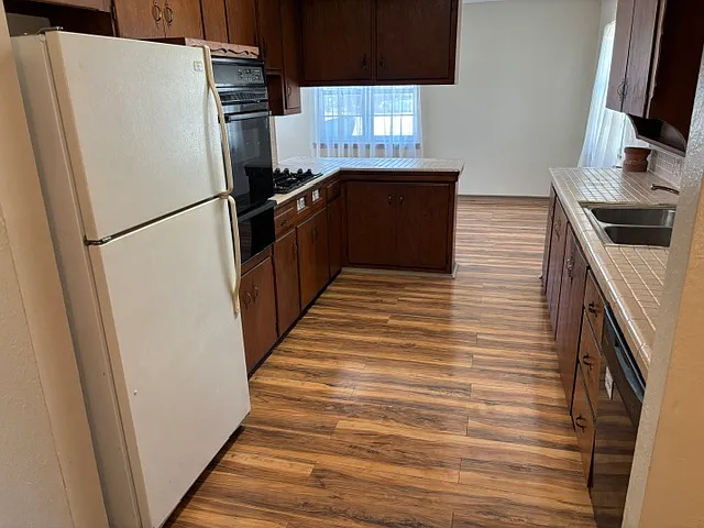 5 bed, 1943 sqft, $1,800 — Photo 2