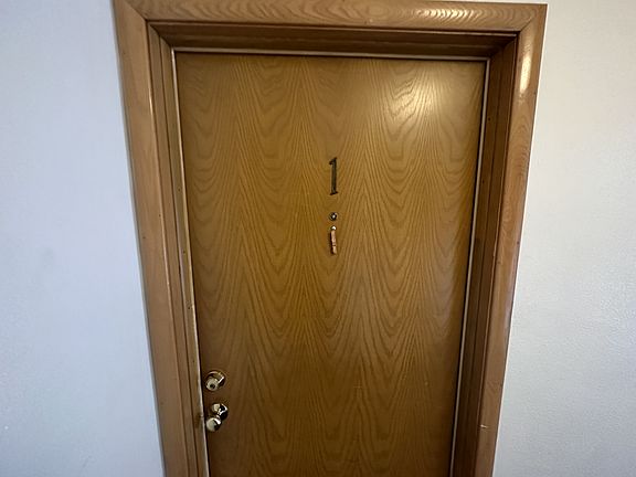 2nd image of 1547 Wynne Ave #4