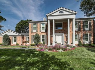 15991 Meadow Oak Dr, Chesterfield, MO 63017
