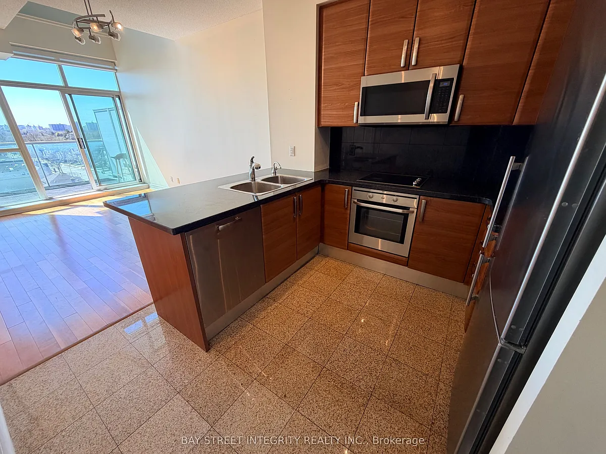 Building Photo - 1 Avondale Ave #612