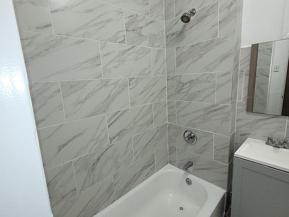3rd image of 33 Woodlawn Ave #1