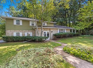 2436 Hillside Ln, Green Bay, WI 54302