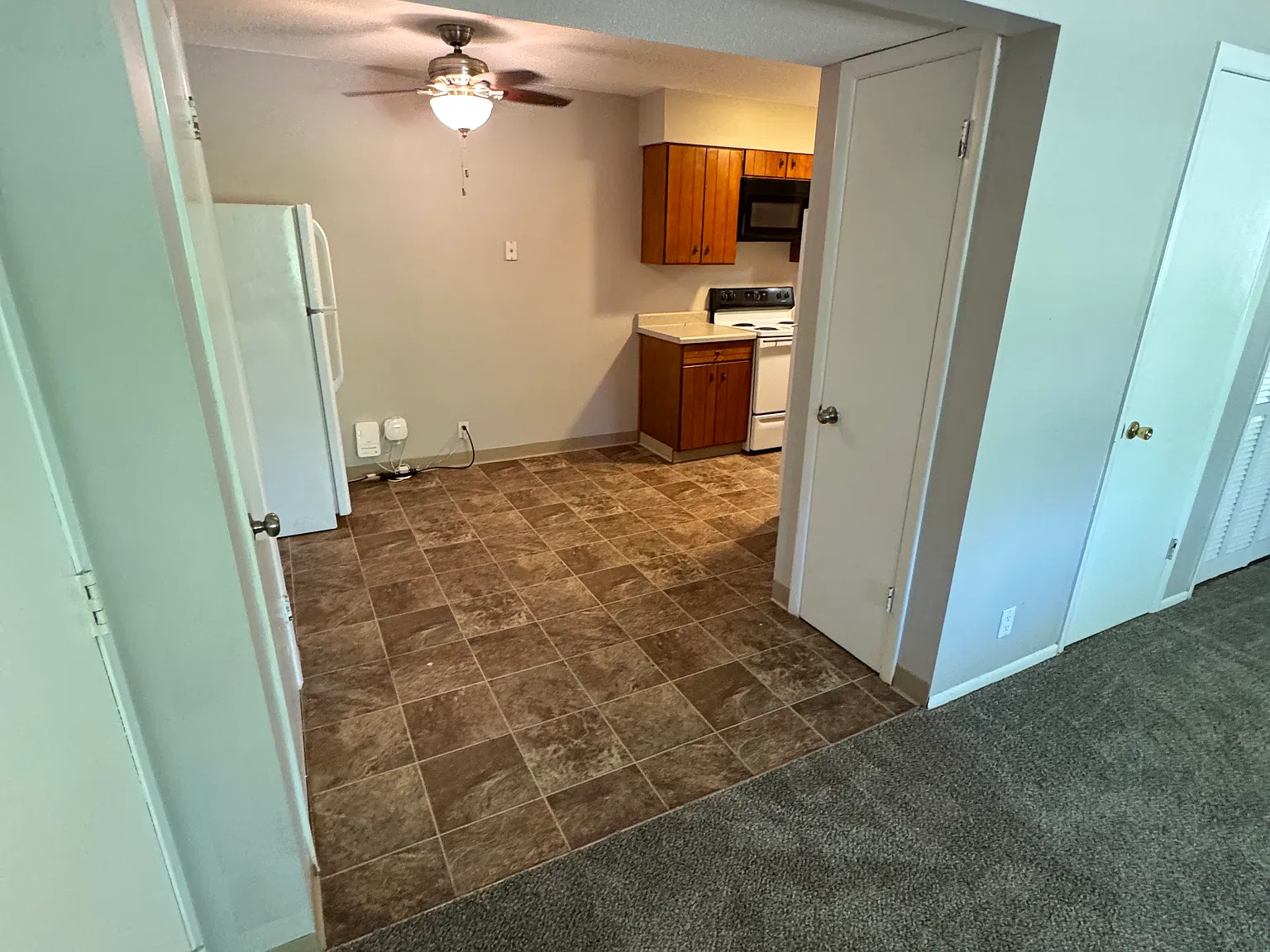 2 bed, 850 sqft, $1,015 — Photo 2
