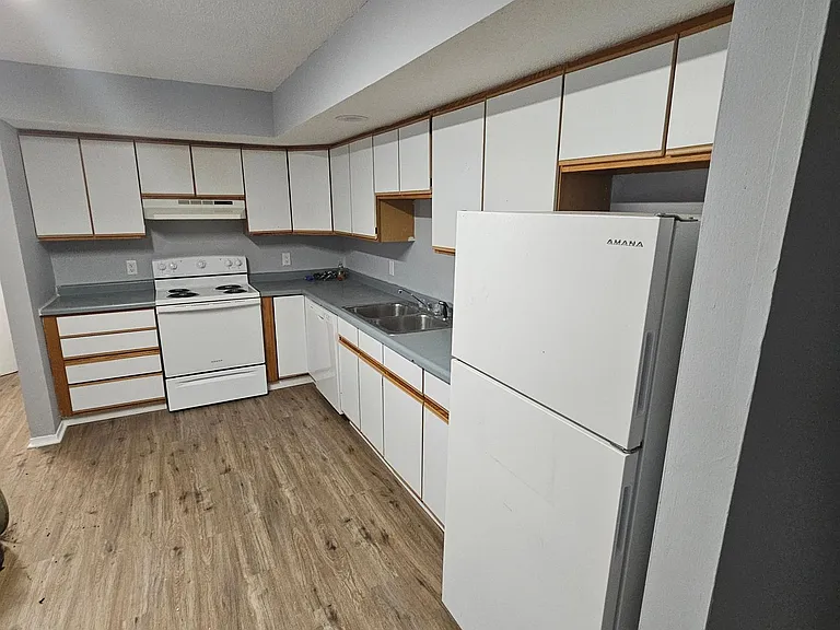 1102 E Colorado Ave — Photo 1