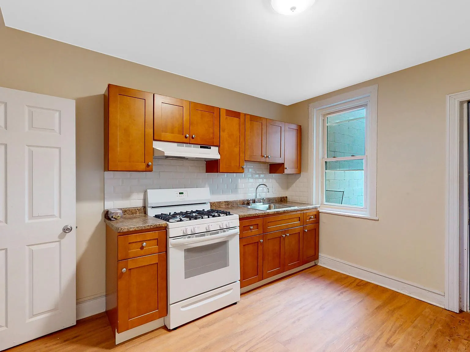 2 bed, 612 sqft, $1,575 — Photo 4