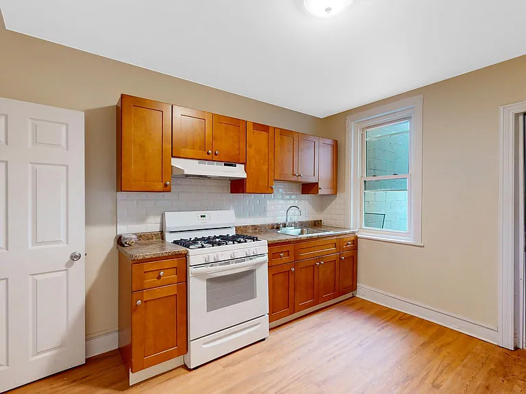 3927 Warren St — Photo 4