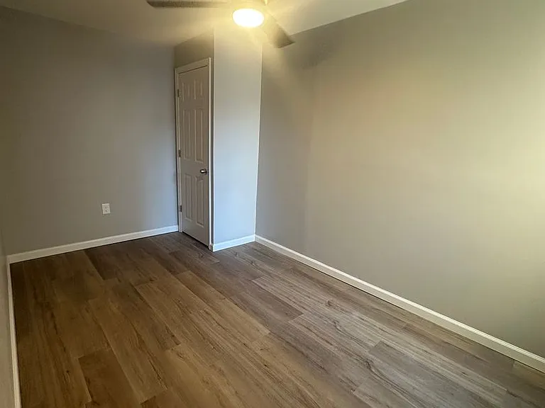 2210 Greenwich St — Photo 10