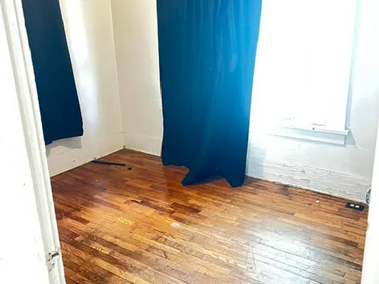 244 N Vine St — Photo 15
