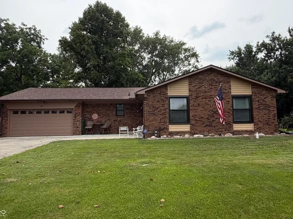 1186 Fox Trail Dr W, New Palestine, IN 46163