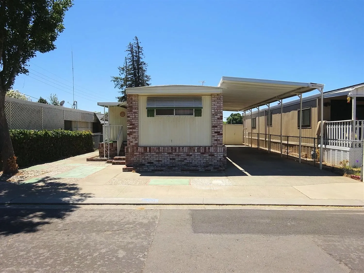 3005 Holiday Ln photo 1